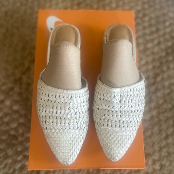 Franco Sarto White Mule sz 8 - Woven Pointy toe - Picture 3 of 6